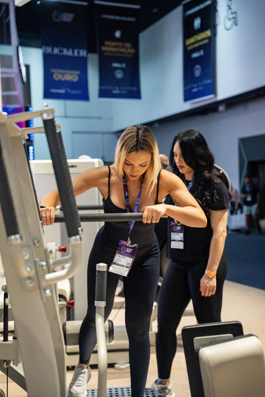 Athlete adjusting the GluteLeader Multi-Hip GL-1009 training position