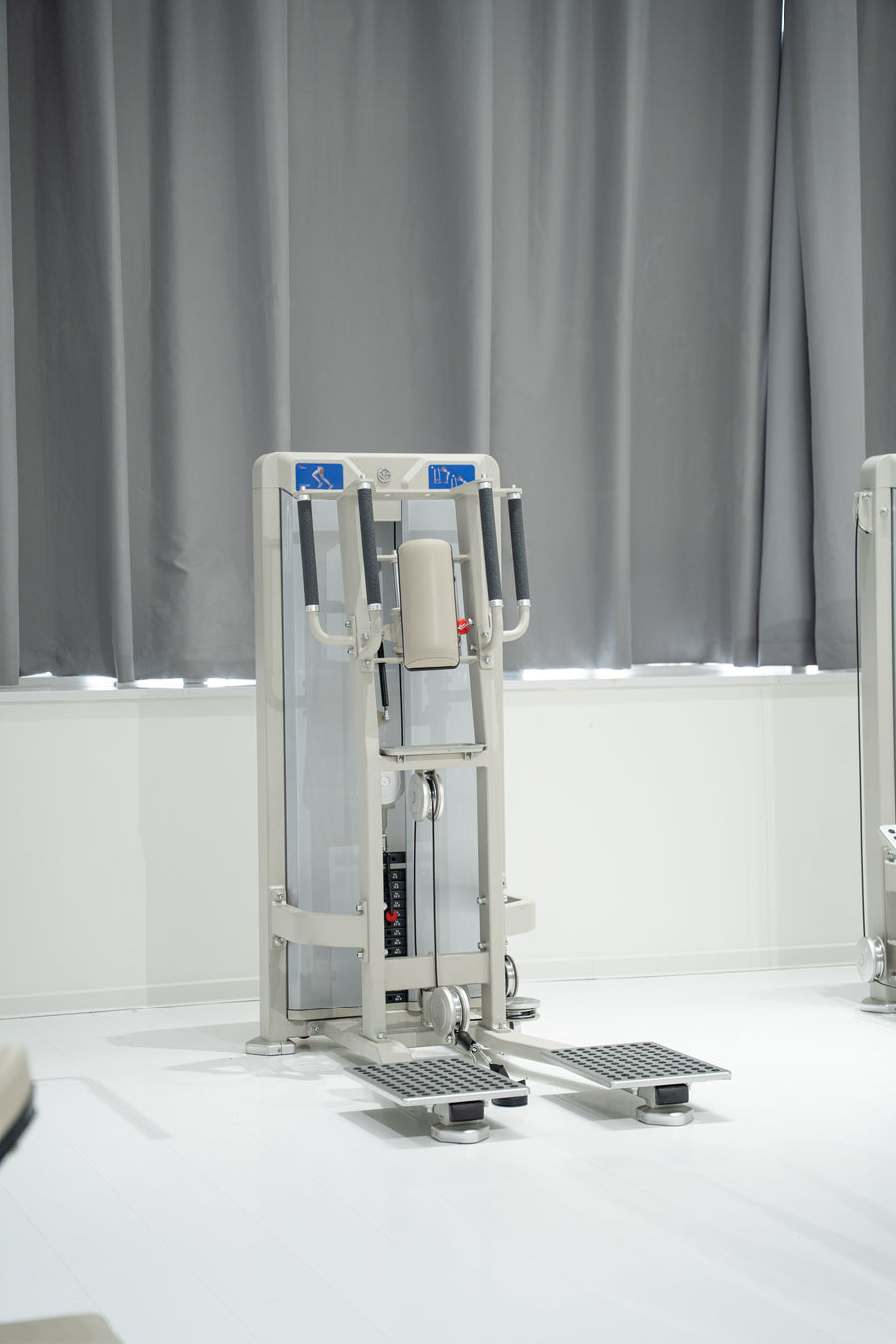 GluteLeader Pinloaded Kickback full machine